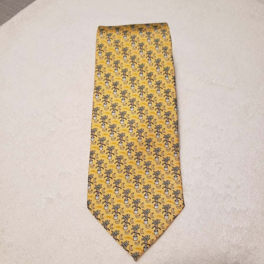 Vineyard Vines 100% Silk tie βBanana Treesβ Yellow 4" Wide -made In USA